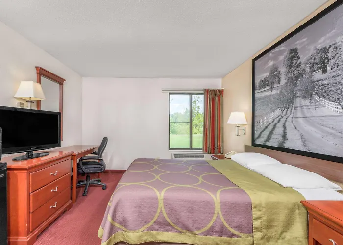Super 8 By Wyndham Vincennes