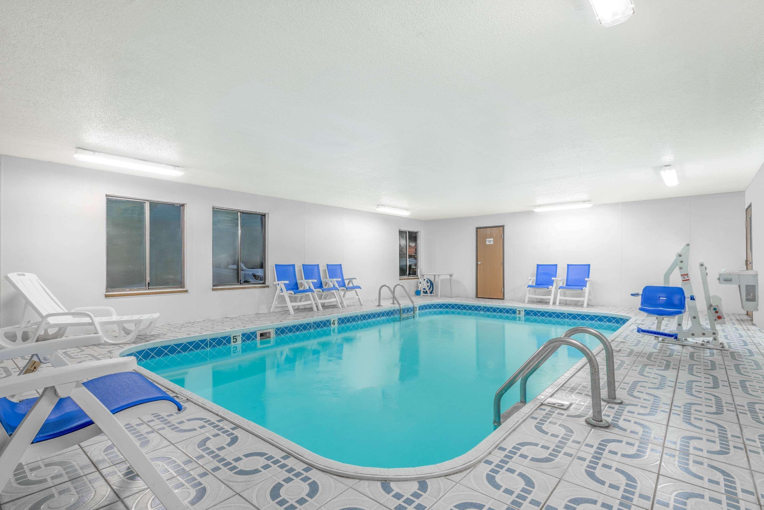 Super 8 By Wyndham Vincennes